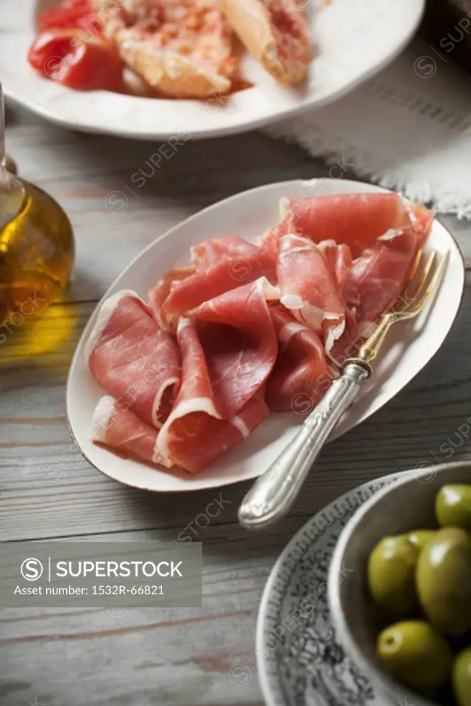 Serrano ham, green olives and tomato bread
