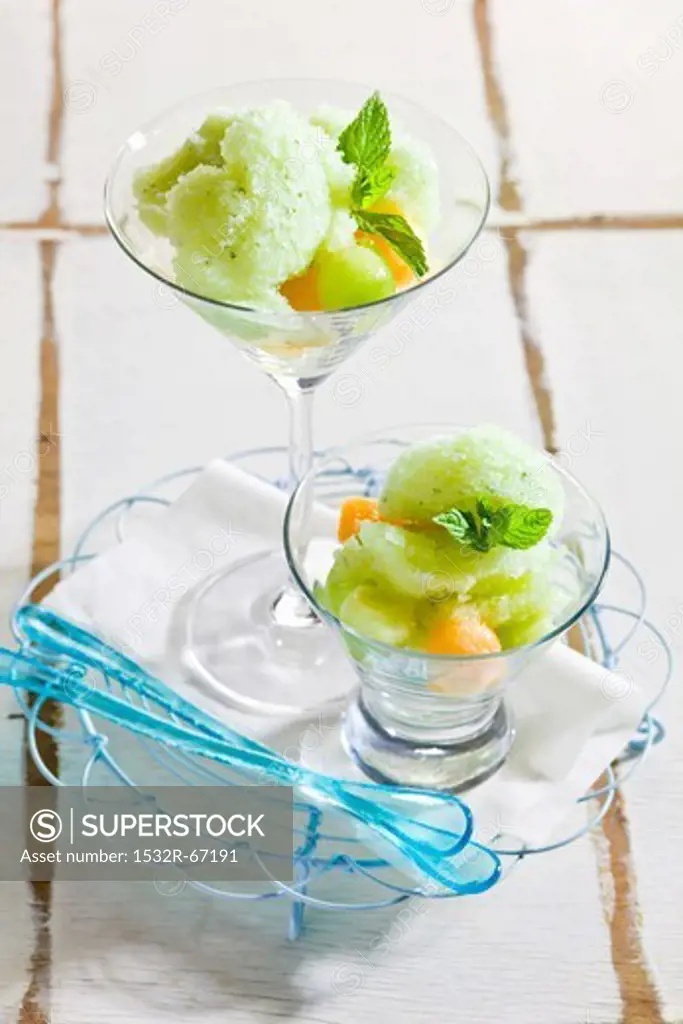 Vodka sorbet with melon and mint