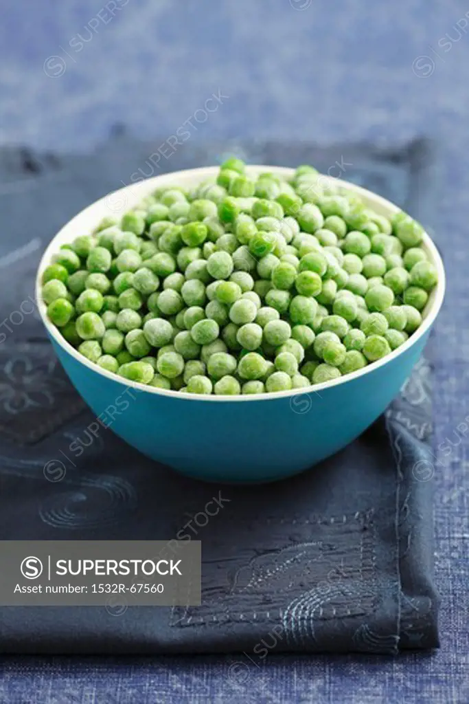 Frozen peas in a bowl