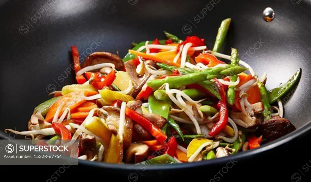Beansprouts, peppers, shiitake mushrooms and asparagus in a wok