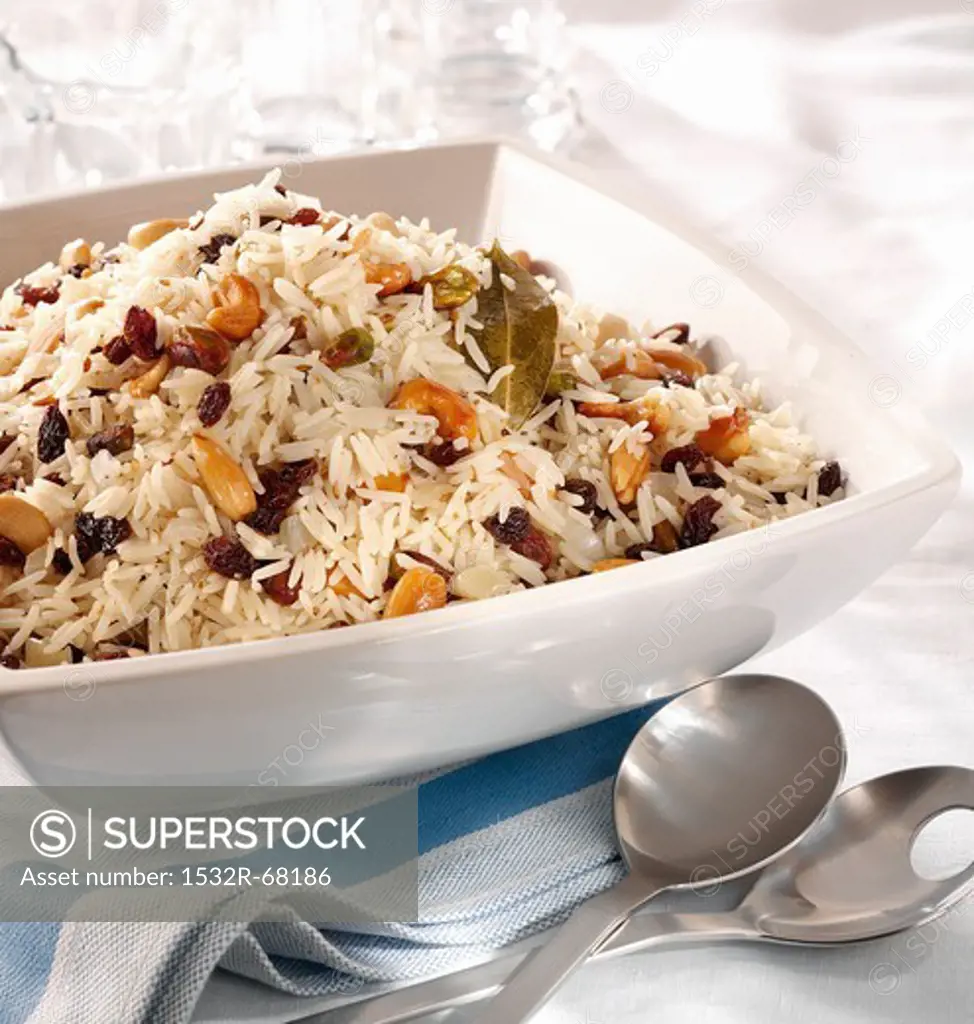 Rice salad with raisins and nuts
