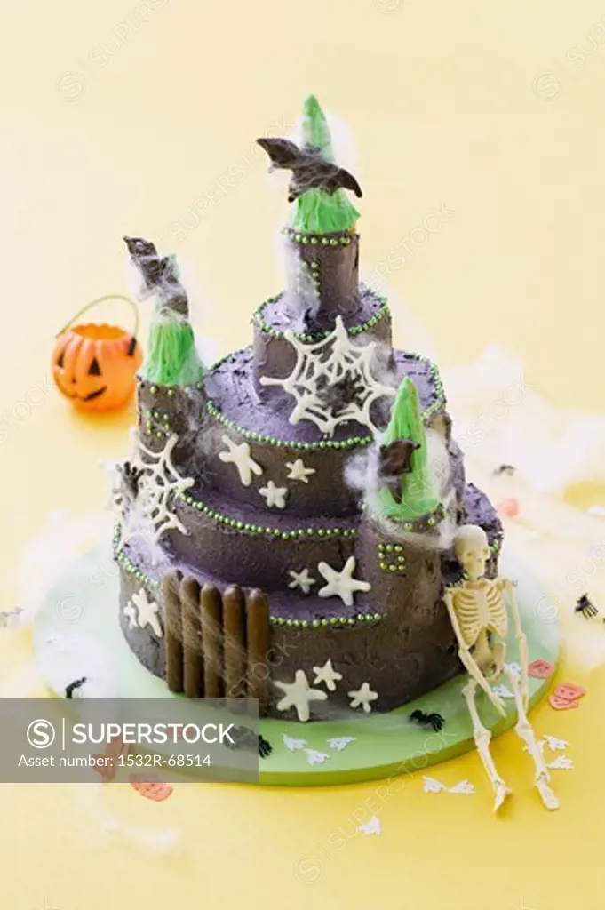 A child's cake (haunted castle) for Halloween