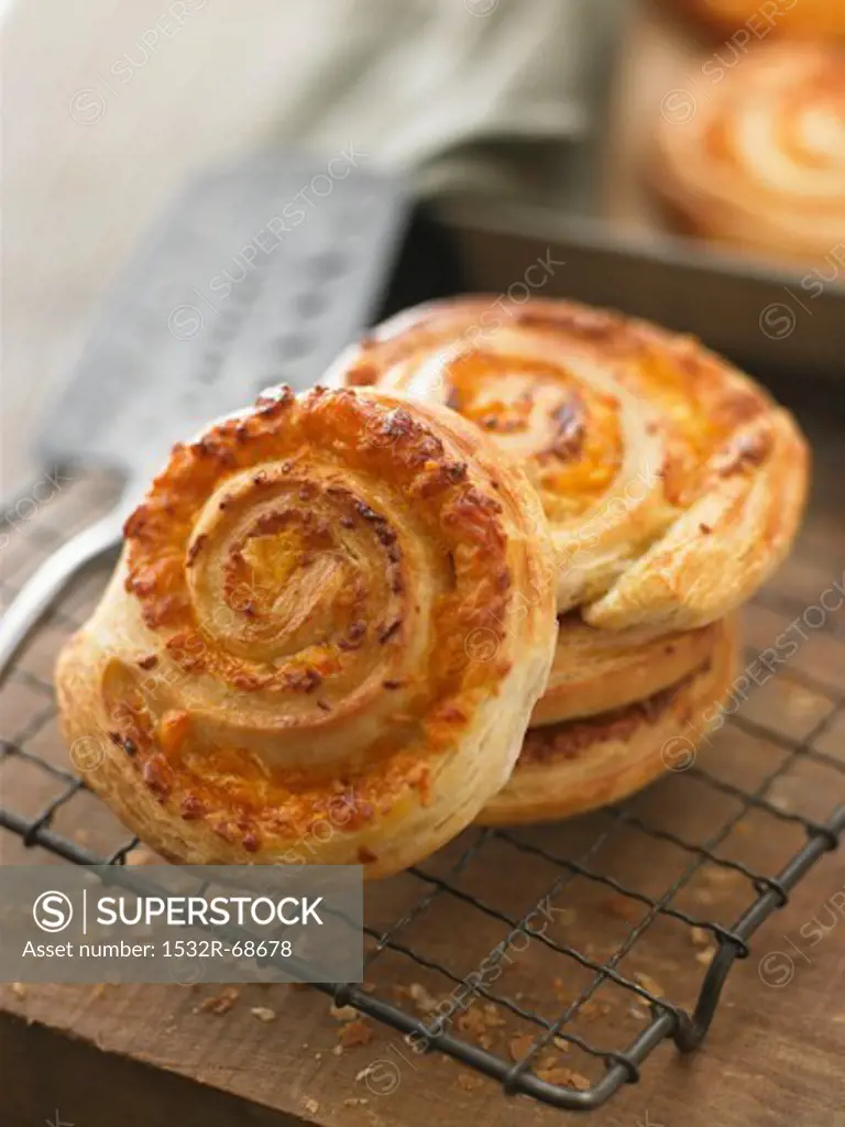 Puff pastry whirls with cheese