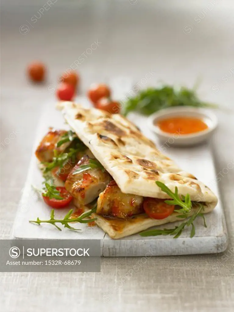 Flatbread with chicken, cherry tomatoes and rocket