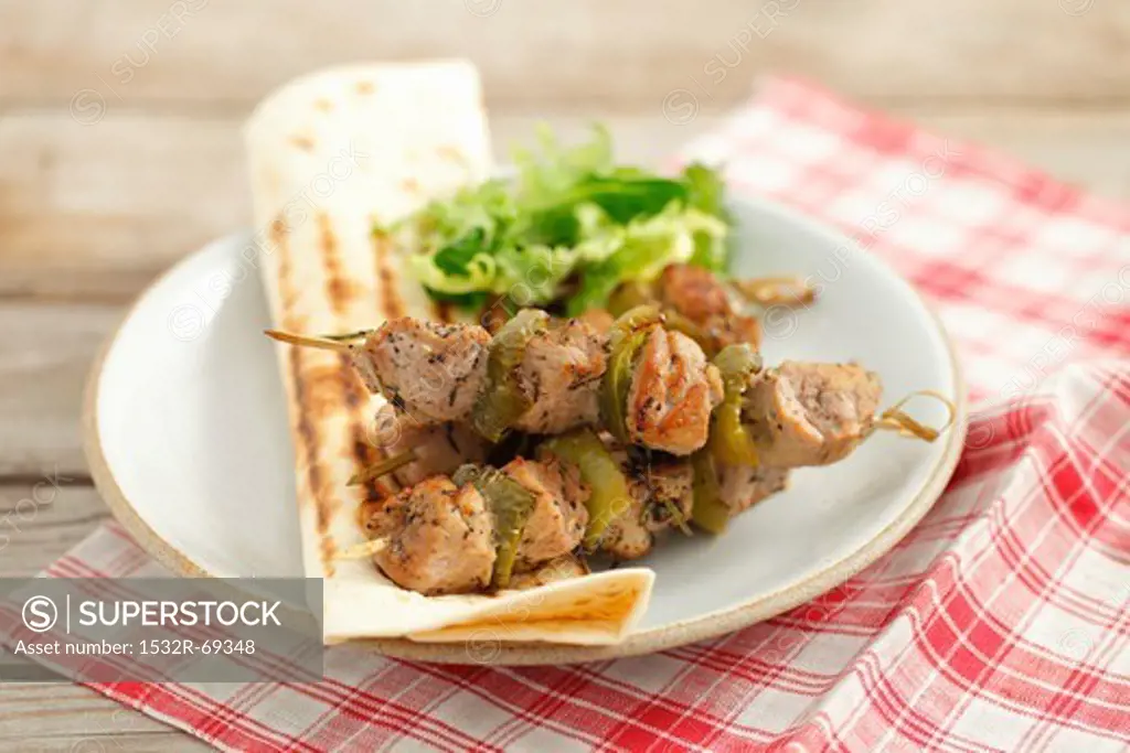 Pork and pepper kebabs with grilled tortilla