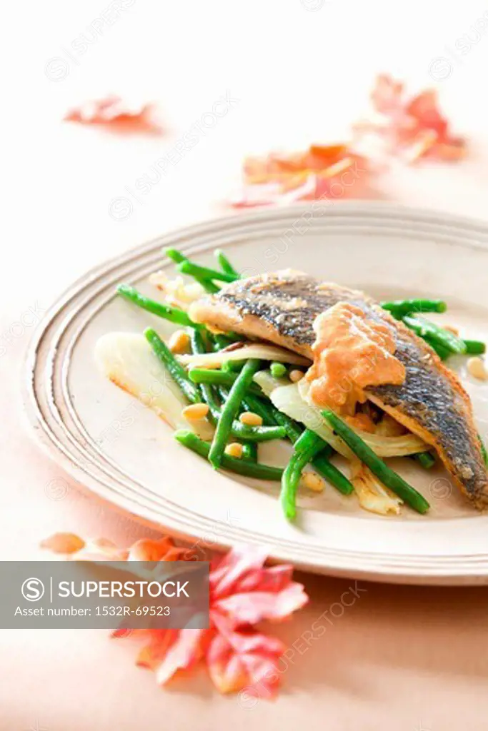 Sea bass with green beans and tomato sauce