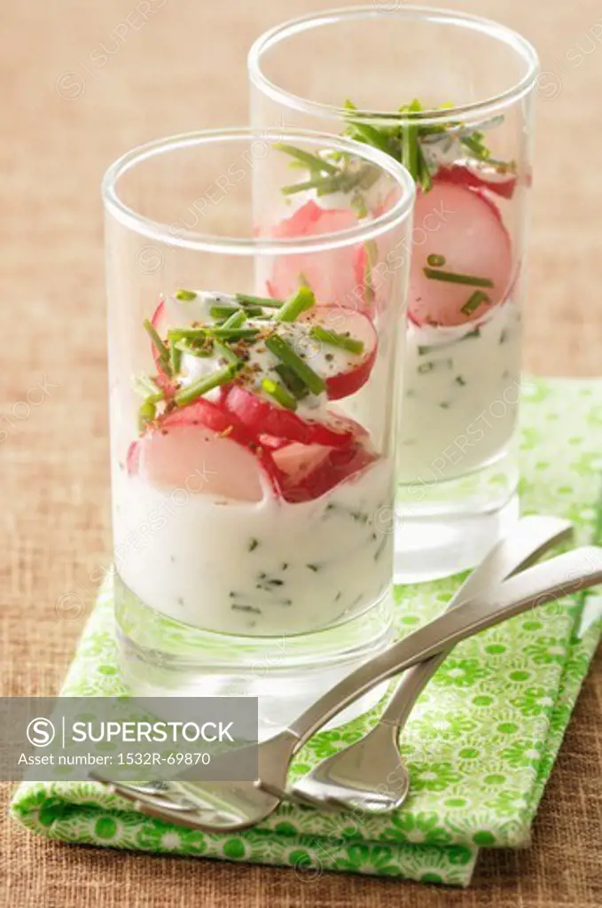 Creamy goat's cheese with radishes and chives