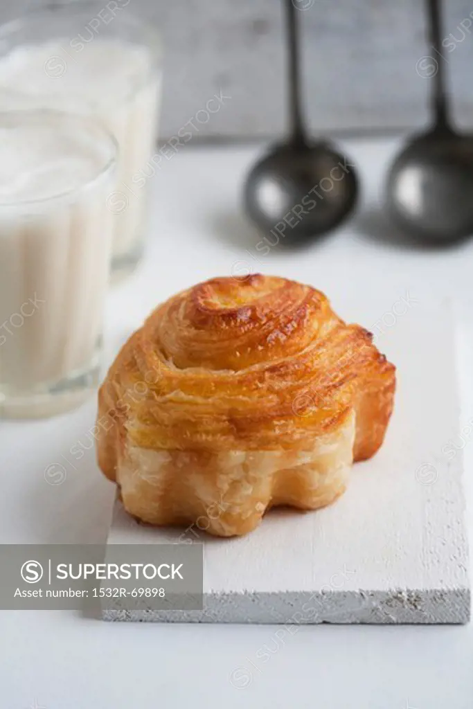 A cinnamon whirl made from puff pastry, with pear filling
