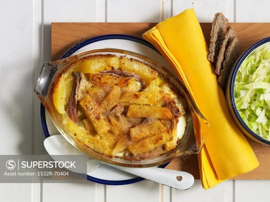 Janssons frestelse (stew with potatoes, onions and anchovies, Sweden)