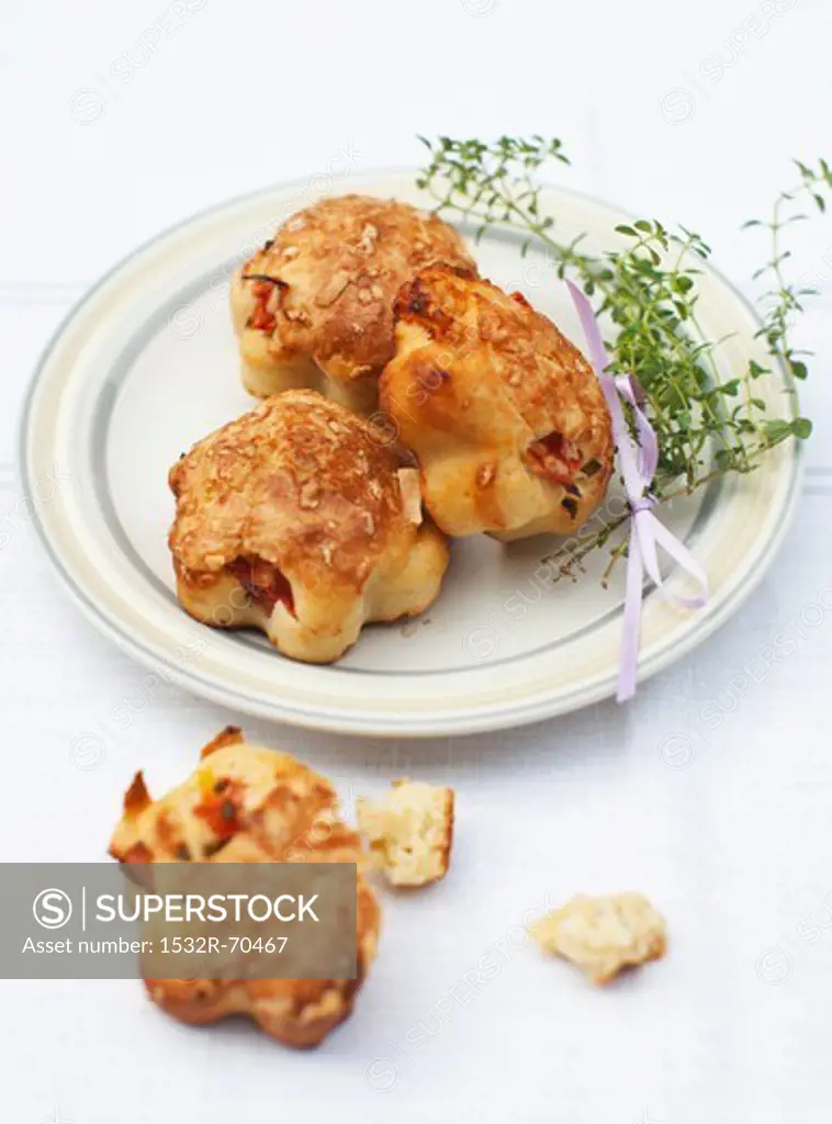 Tomato and cheese rolls with thyme