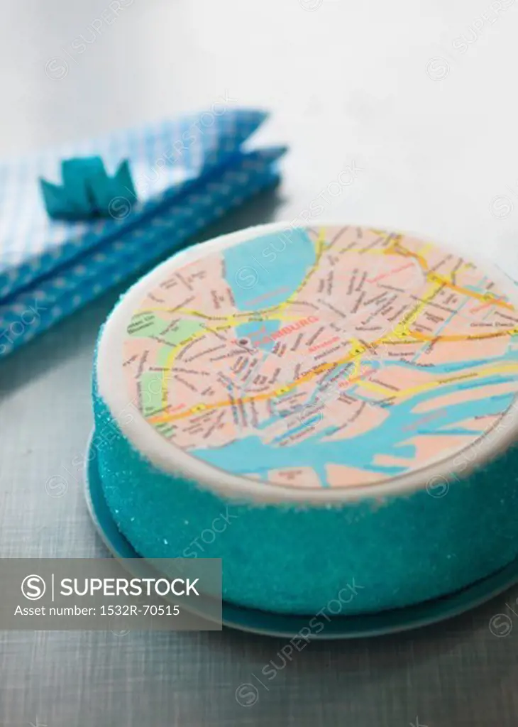 A layer cake featuring a map of Hamburg