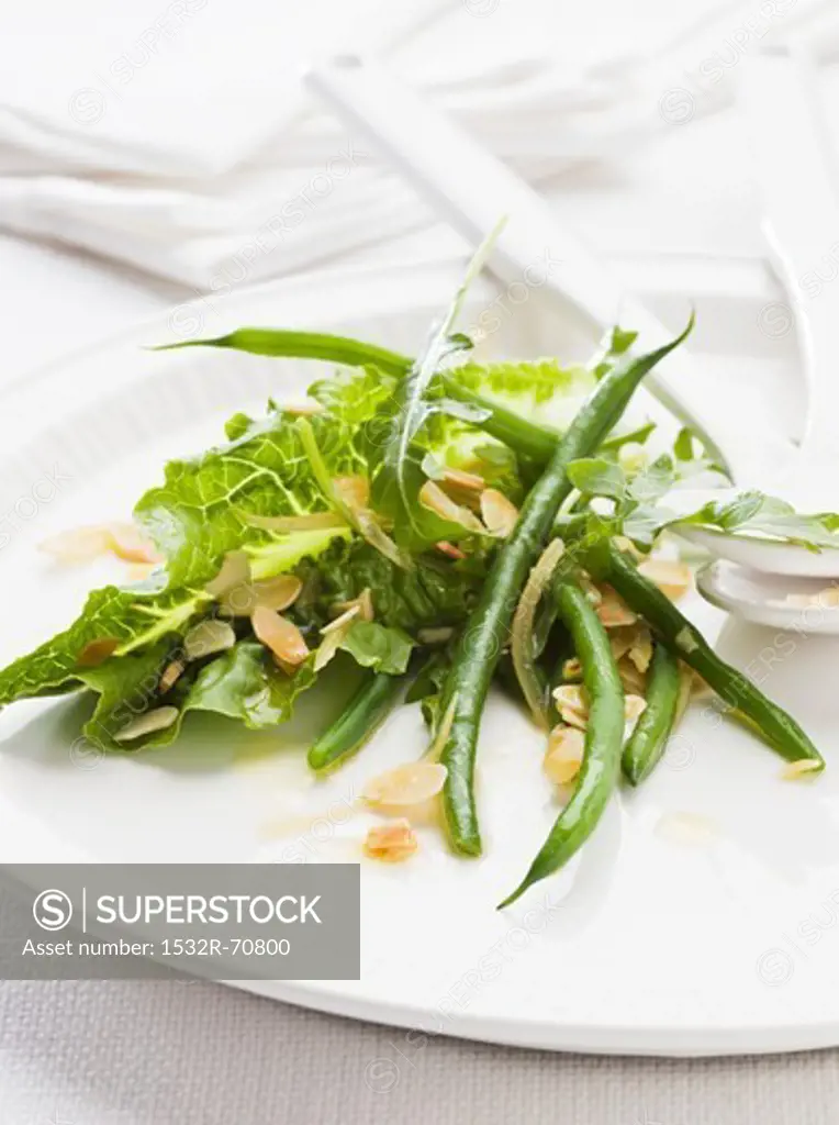 A salad of green beans with rocket and sliced almonds