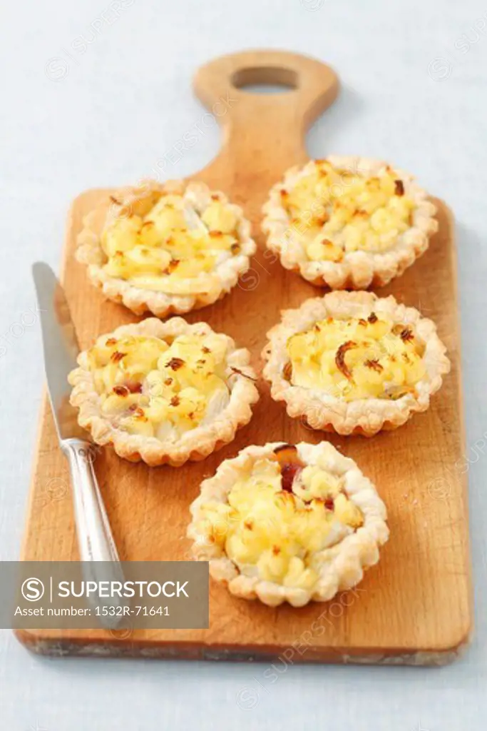 Puff pastry tartlets with camembert and potato mash