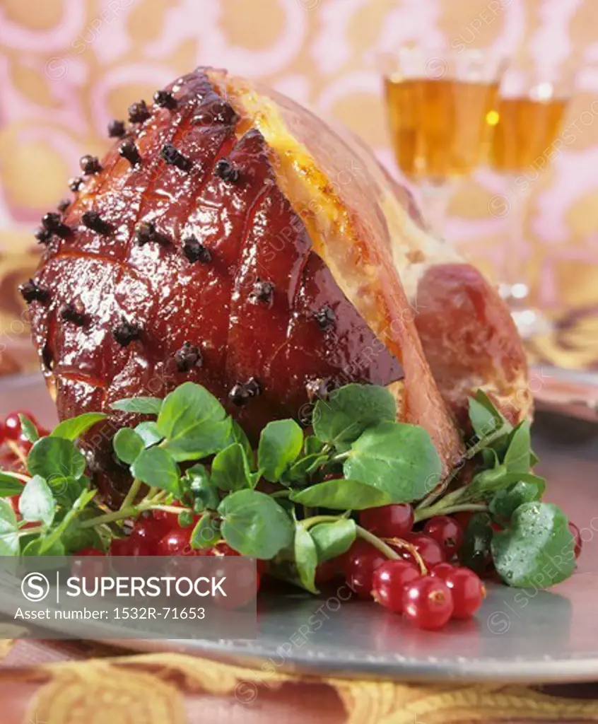 Glazed roast ham with redcurrants