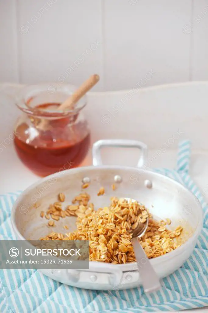 Toasted muesli with honey