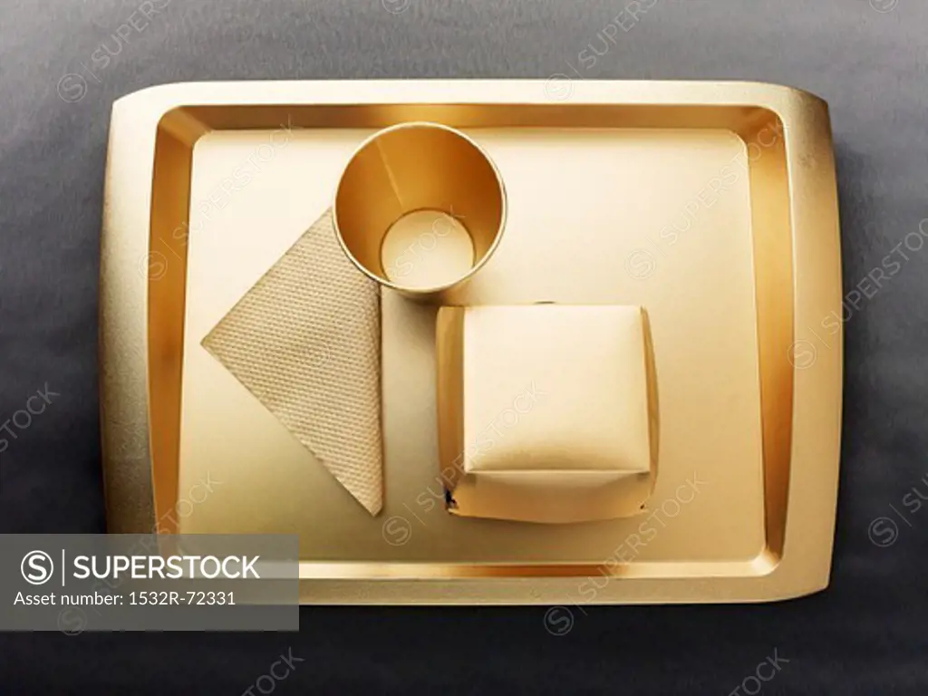 Gold-coloured disposable food set: tray, cup, napkin and cardboard box