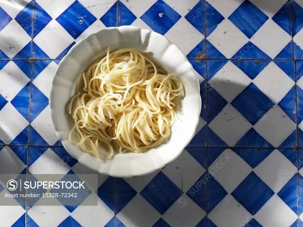 Cooked spaghetti in a dish (view from above)
