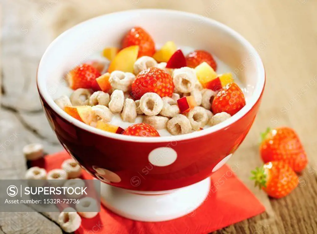 Cereal wholemeal spelt Loops and fruits with milk
