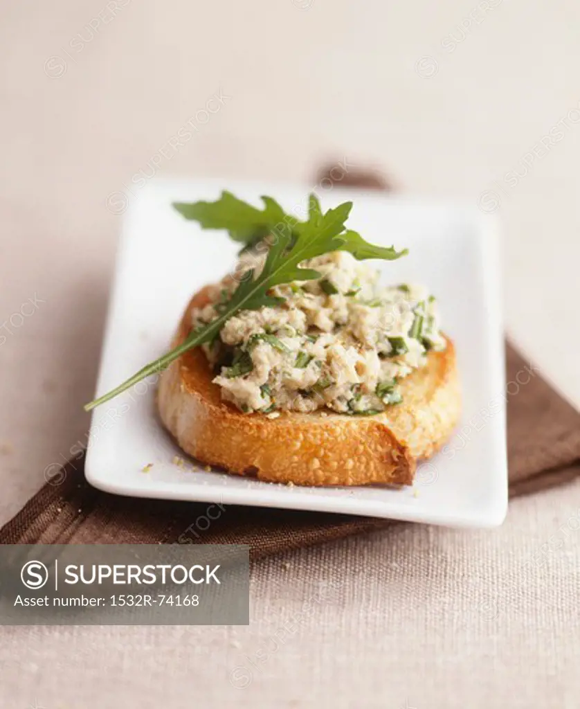 Crostini with chicken and rocket topping, 9/6/2013
