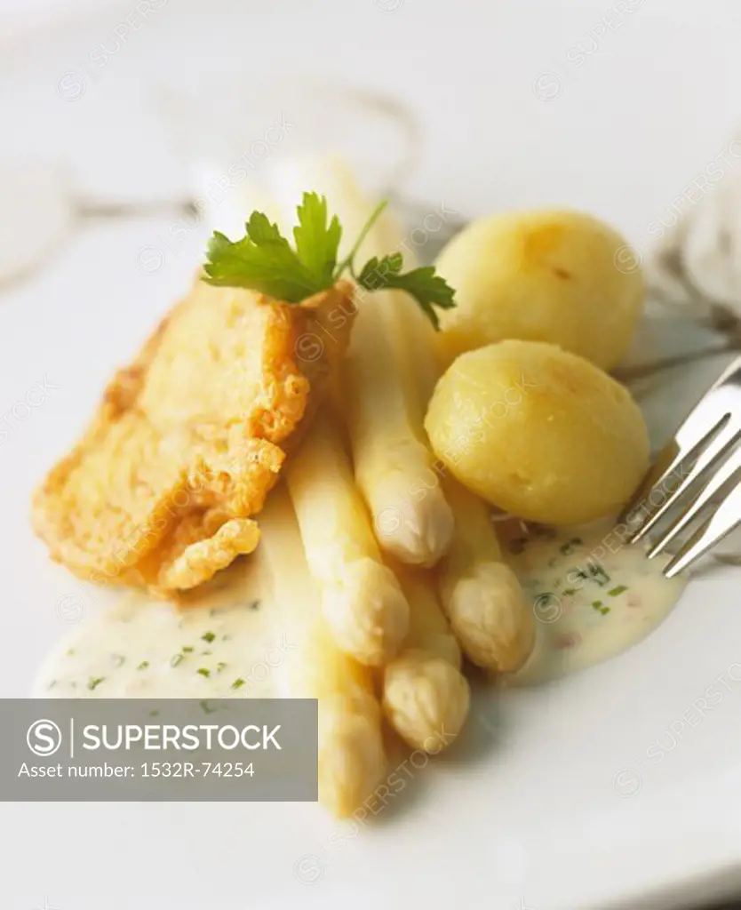 White asparagus with breaded fish fillet, potatoes and a herb sauce, 9/6/2013