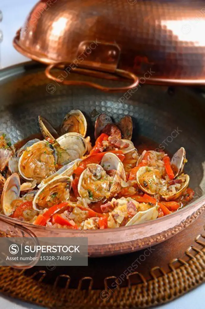 Ameijoas na cataplana (shellfish stew with chorizo and peppers, Portugal), 9/21/2013