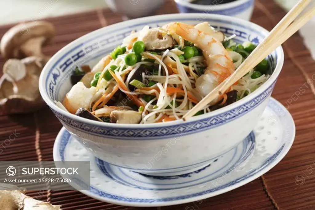 Noodles with prawns and shiitake mushrooms (China), 10/3/2013