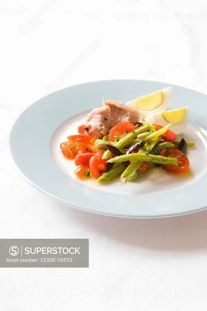 Asparagus and tomato salad with tuna and egg, 12/2/2013