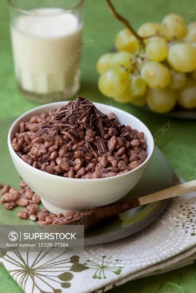 Crisped rice with chocolate, grapes and milk, 12/16/2013