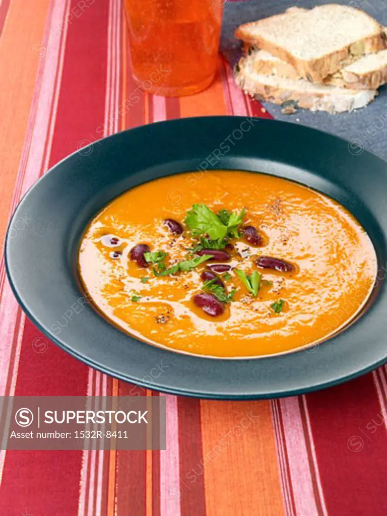Pumpkin soup with kidney beans