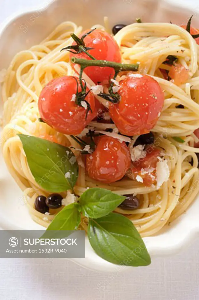 Spaghetti with cherry tomatoes, olives, cheese and basil