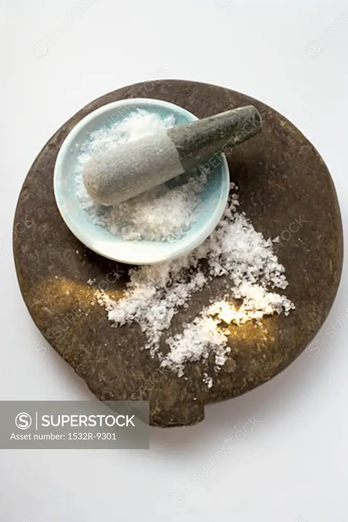 Coarse salt in mortar
