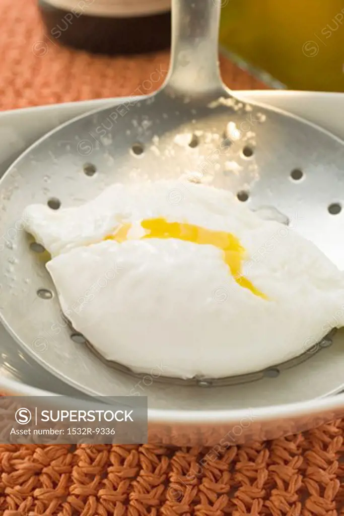 Poached egg on skimmer
