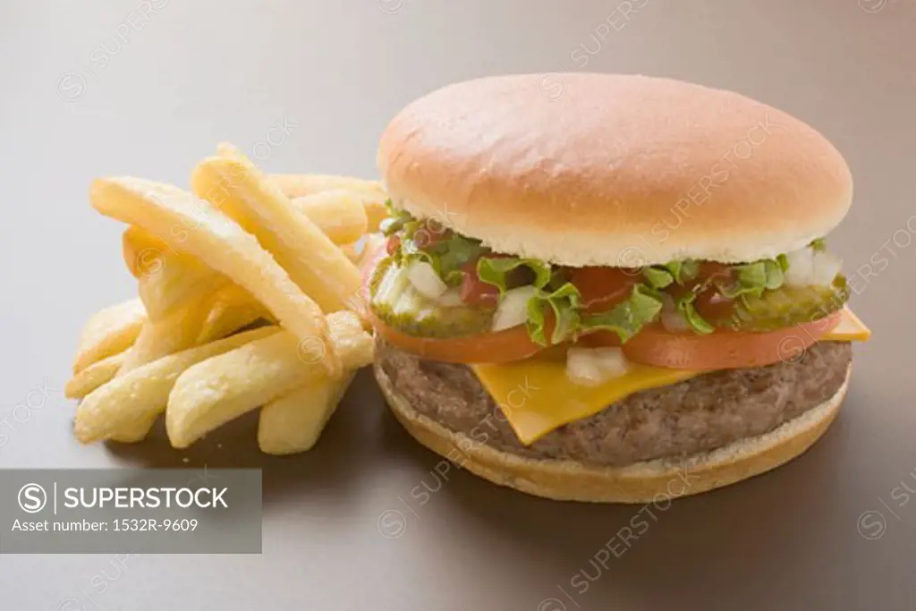 Cheeseburger with chips