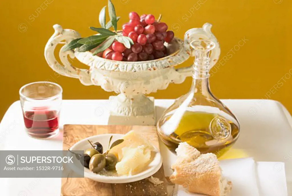 Olives, Parmesan, bread, olive oil, red grapes and red wine