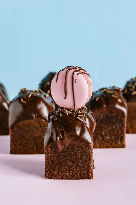 Dark chocolate square muffins decorated with macaron