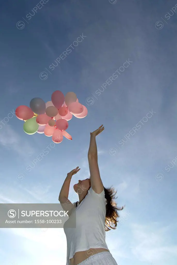 Woman, young, poor, heaven, high-stretches,  Balloons, flie, from below,   Solidly, celebration, birthday, balloons, colorfully, bundle much tied up, ...
