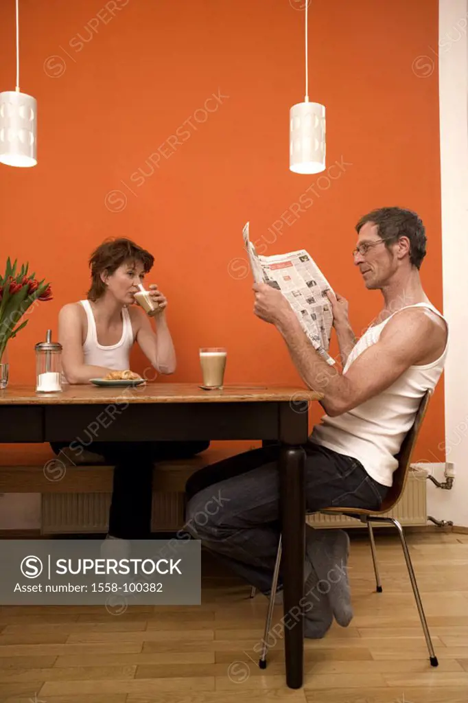 Table, couple, middle age, breakfast,  Man, reading, newspaper, woman, bored, in the morning,  Dining rooms, living rooms, kitchen, dining table, kitc...