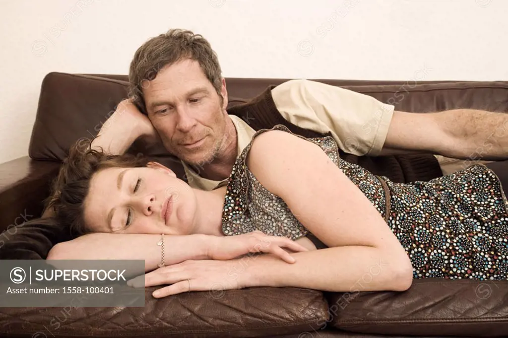 Couch, couple, middle age, lie, sleeping together, woman, man,  contemplating, lovingly, Halbporträt,  Living rooms, 30-40 years, 40-50 years, careful...