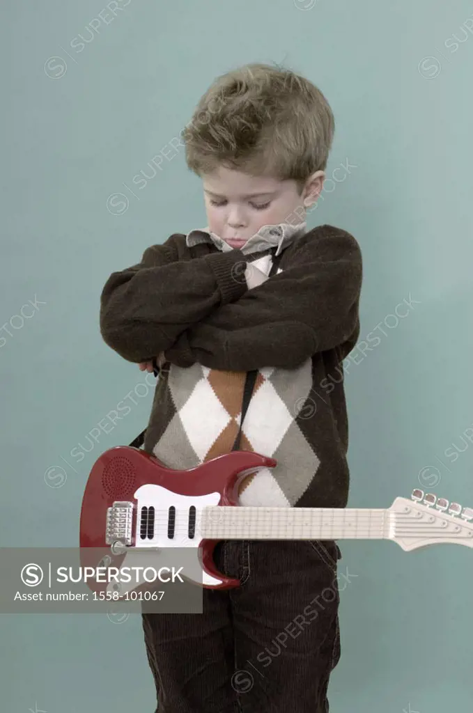 boy, guitar, poor crossed,  sulks, detail,   4 years, child, toy guitar, child guitar, E-Gitarre, music instrument, dislike, offends disinterest, desp...