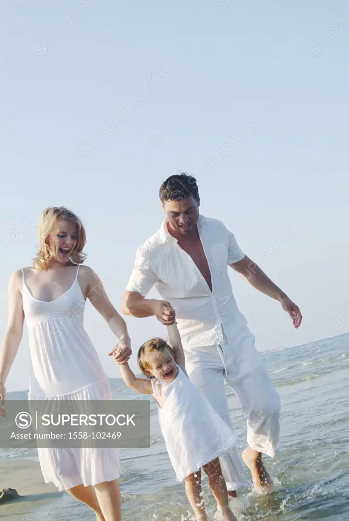 Family, hand in hand, Strandspaziergang,    Series, parents, 30-40 years, child, toddler, girls, 1-2 years, clothing, leisurewear, white, common, play...