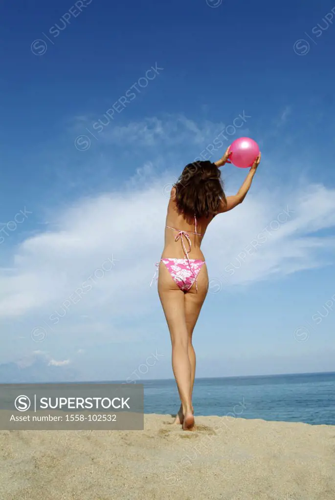 Woman, young, bikini, ball, catches,  Beach, view from behind,   Series, 20-30 years, figure slim, stand, bath clothing, whole bodies, summer, outside...