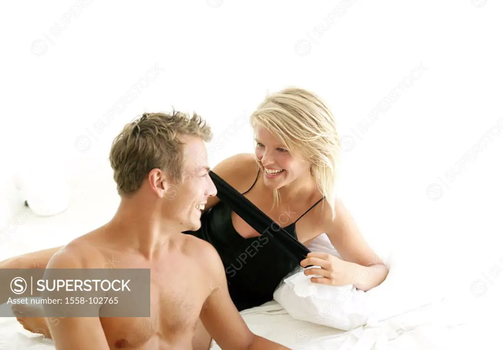 couple, young, eye patch, laughing bed,    20-30 years, partnership, relationship, love, sexuality, falls in love sex, seduction love game eyes connec...