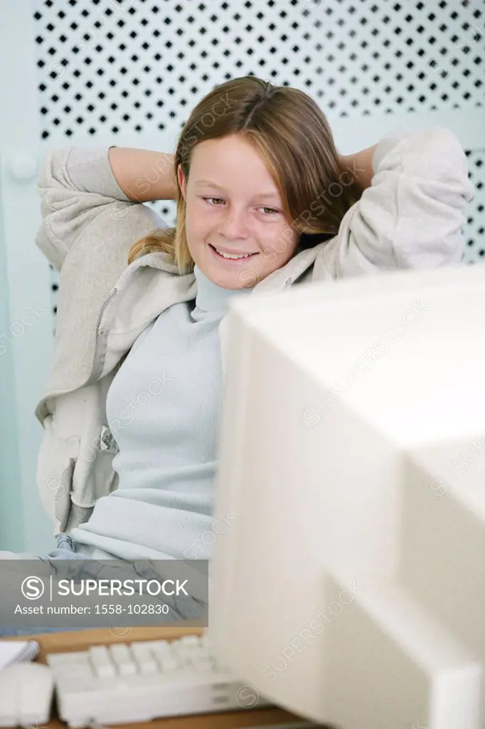 Girls, smiling, leans back, gaze,  Computers, portrait,   Series, youth, teenagers, teenagers, 13-15 years, long-haired, brunette, leisure time, Lifes...