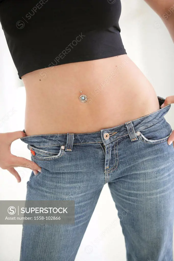 Woman, young, detail, showing one´s bellybuttonly, Piercing,    Teenager, youth, teenagers, youth culture, fashion, Fashion, trend, jeans, Bluejeans, ...
