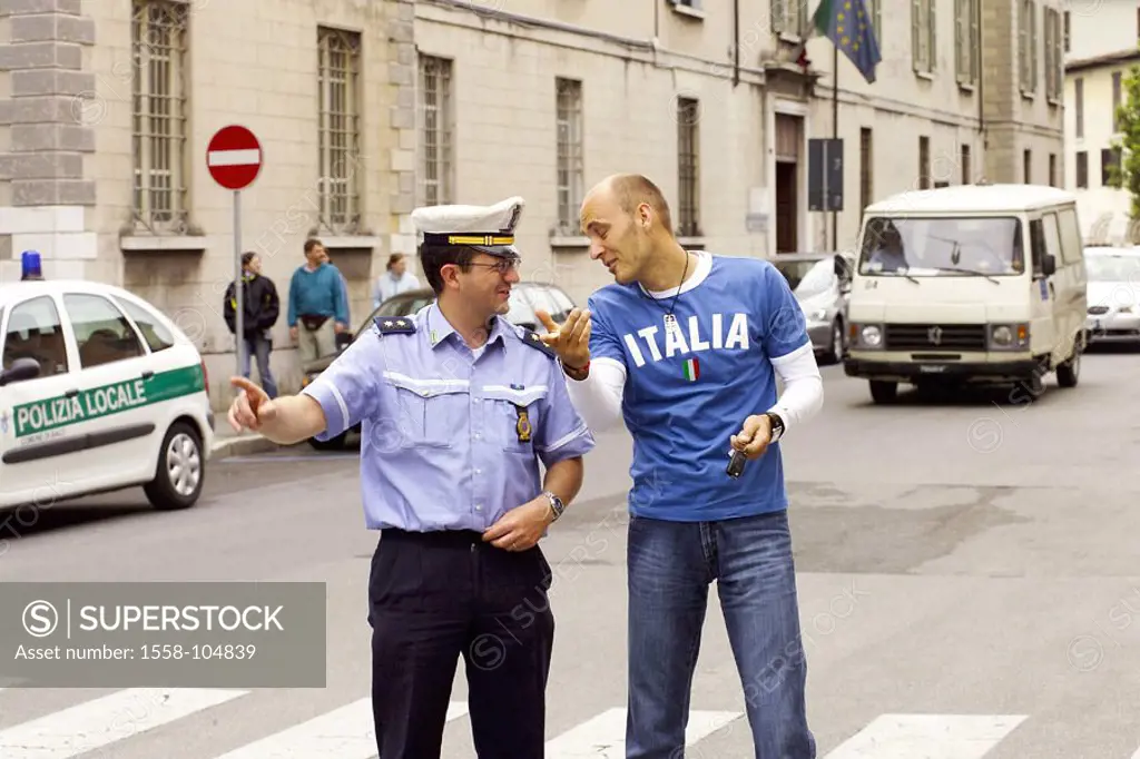 Italy, street scene, man, police officer, Hint, information,