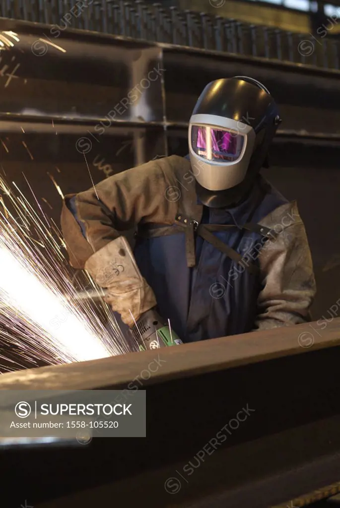 Steelworks, man, Schutzanzug,  Saws, spark,   Series, steel processing, metal processing, ferric work, processing, steel, steel production, iron, meta...