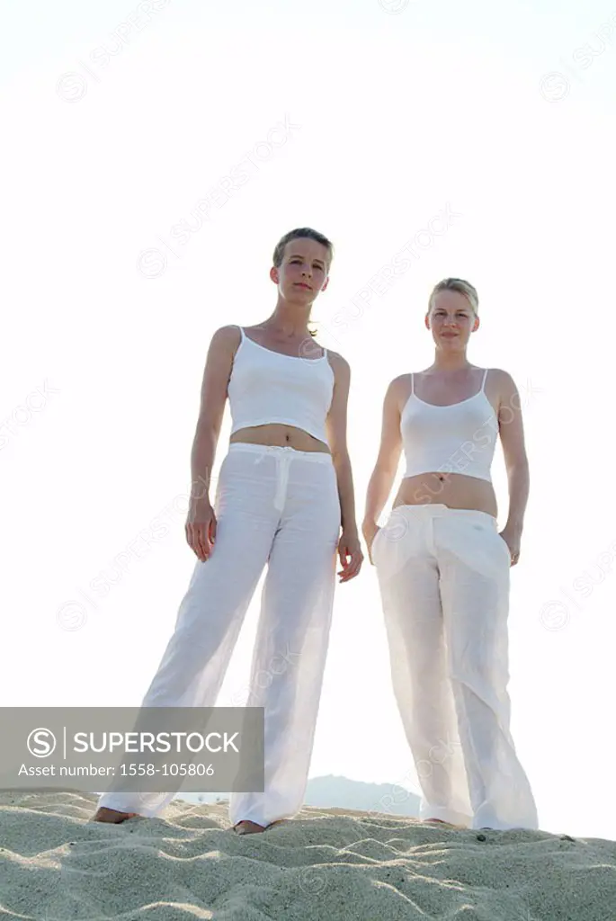 Women, young, gets along series two, sand-dune, back light, people friends sisters 20-30 years clothing, leisurewear, white, summery, stomach-freely, ...
