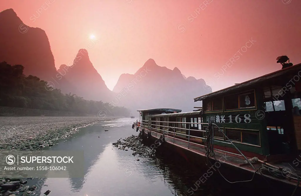 China, Guangxi, Yangshuo, Li Jiang, shores, houseboat, sunrise, back light, Asia, Eastern Asia, Karstkegelberge, Karstberge, mountains, rock-formation...