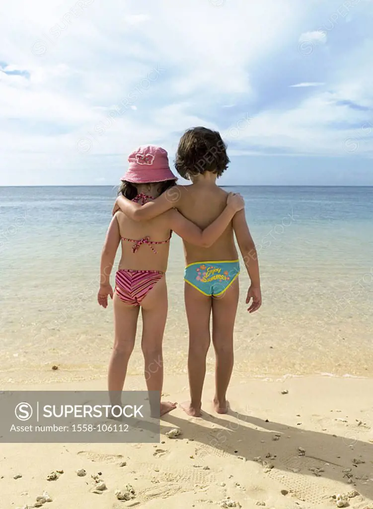 Beach, children, bath-clothing, arm in arm, back-opinion, series, sandy beach, 5-6 years, girls, sisters, enjoys twin, friends, friendship, happily, s...