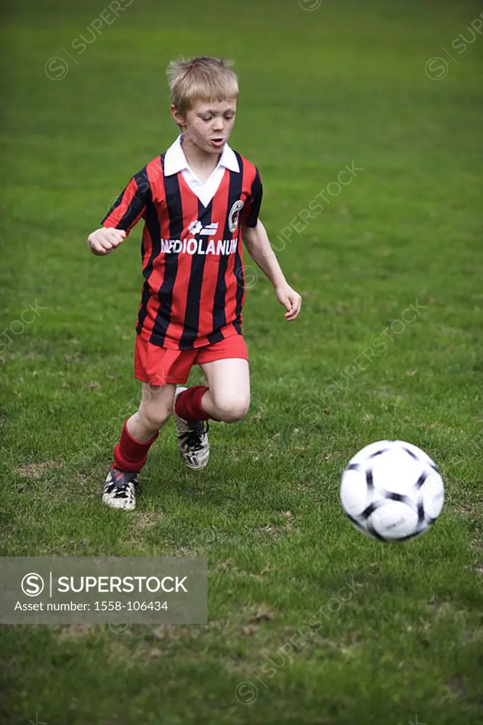 Soccer ground, boy, football, plays, concentrates, movement, sport, sport, leisure time, hobby, team-sport, team-game, ball-sport, ball-game, soccer g...